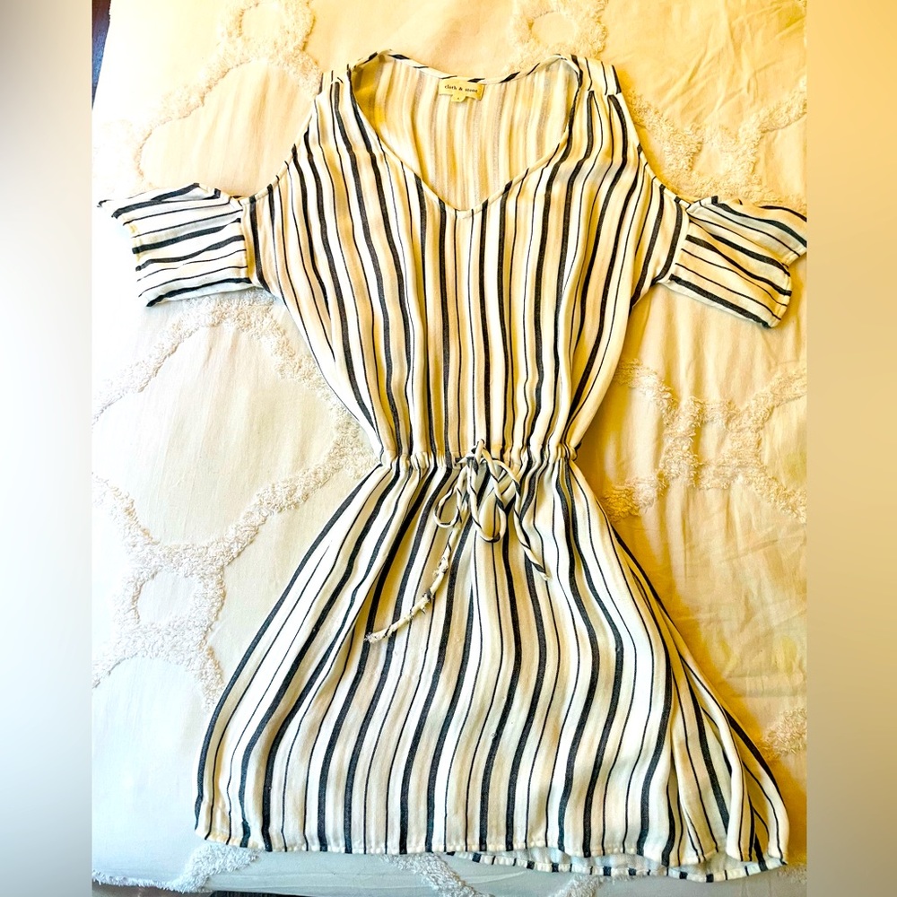 Cloth and Stone/ L / white w/ gray/black stripes